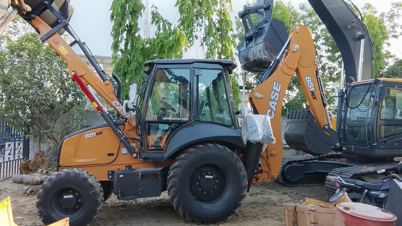 New - CASE 851NX - 4WD