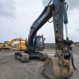 Used Hyundai R 210